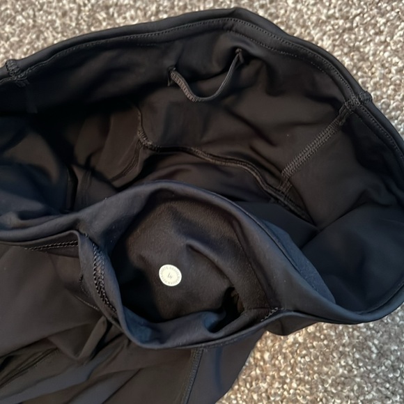 Lululemon fast and free crop leggings black size 4 EUC - Picture 3 of 3